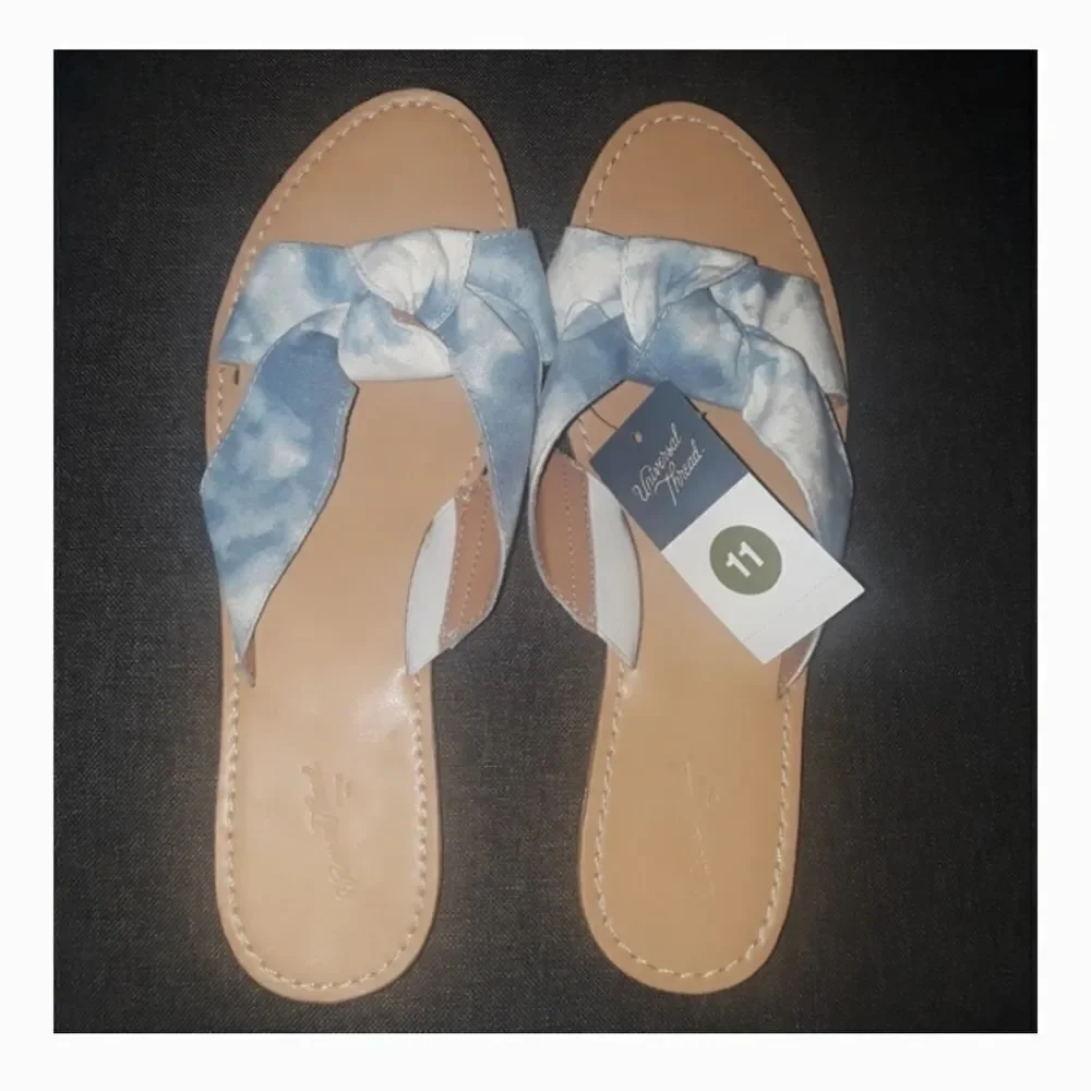 Women's Universal Thread Blue Melody Sandals .Size 11 Flats